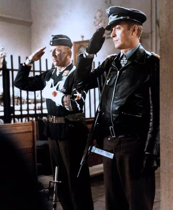 Кадр из Орел приземлился (1976) Кадр из Орел приземлился (1976)