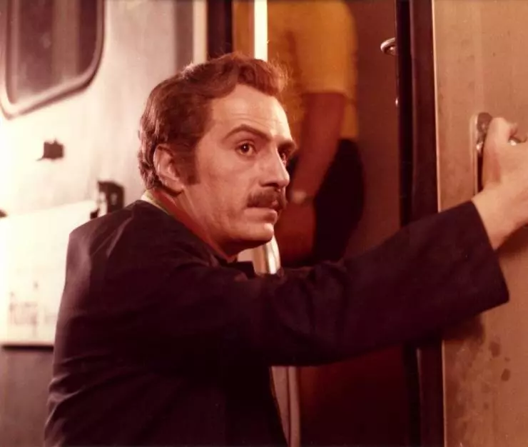 Кадр из Хлеб и шоколад (1973) Кадр из Хлеб и шоколад (1973)
