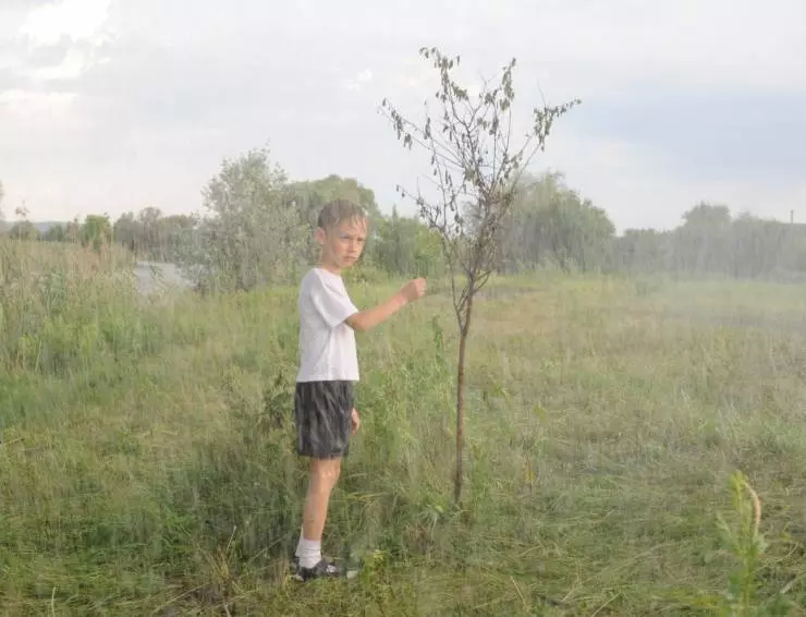 Кадр из Земля забвения (2011) Кадр из Земля забвения (2011)