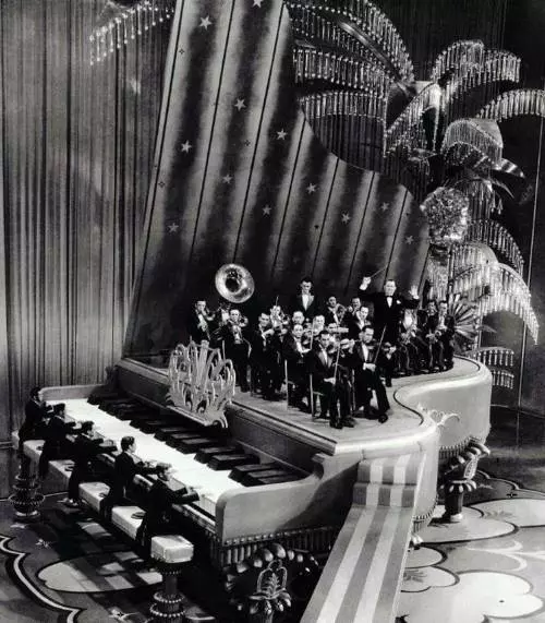 Кадр из Король джаза (1930) Кадр из Король джаза (1930)