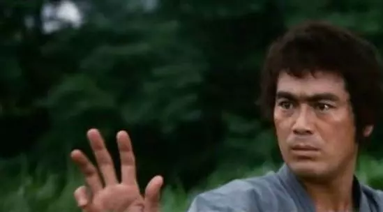 Кадр из Обреченный на одиночество (1975) Кадр из Обреченный на одиночество (1975)