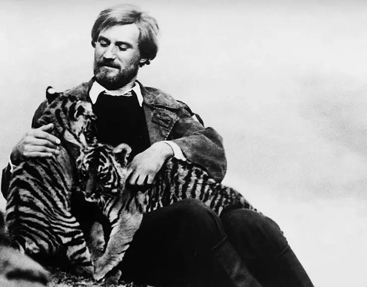 Кадр из По следу властелина (1979) Кадр из По следу властелина (1979)
