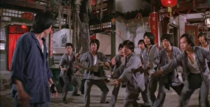 Кадр из Боец в стиле обезьяны (1979) Кадр из Боец в стиле обезьяны (1979)