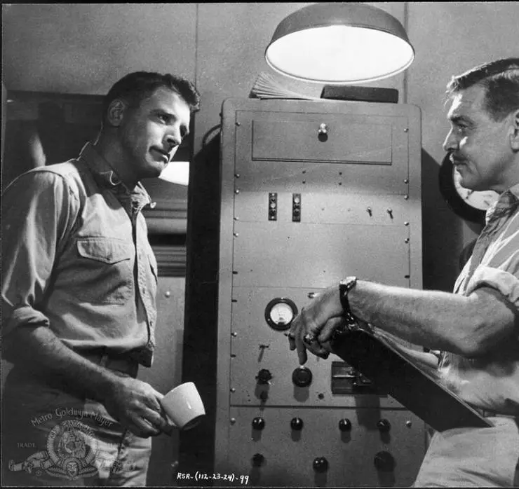 Кадр из Идти тихо, идти глубоко (1958) Кадр из Идти тихо, идти глубоко (1958)