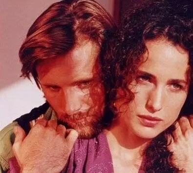 Кадр из Рубин Каира (1992) Кадр из Рубин Каира (1992)