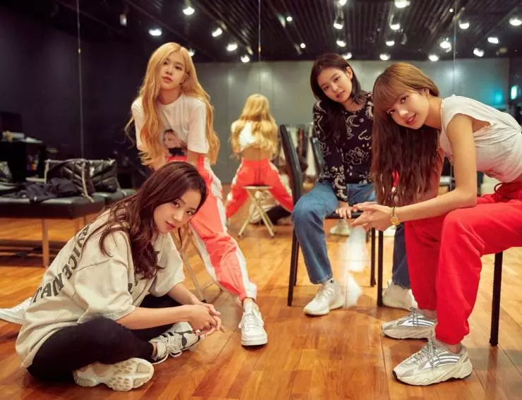 Кадр из Blackpink: Зажги небо (2020) Кадр из Blackpink: Зажги небо (2020)