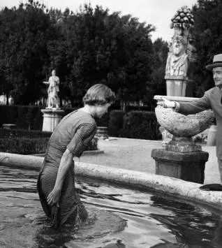 Кадр из Три монеты в фонтане (1954) Кадр из Три монеты в фонтане (1954)