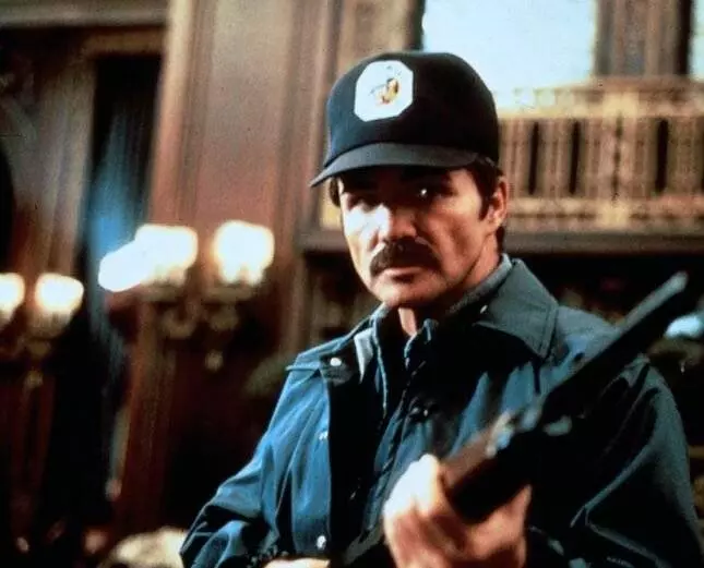 Кадр из олицейский по найму (1987) Кадр из олицейский по найму (1987)