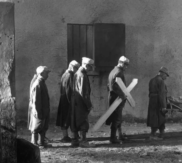 Кадр из Деревянные кресты (1932) Кадр из Деревянные кресты (1932)