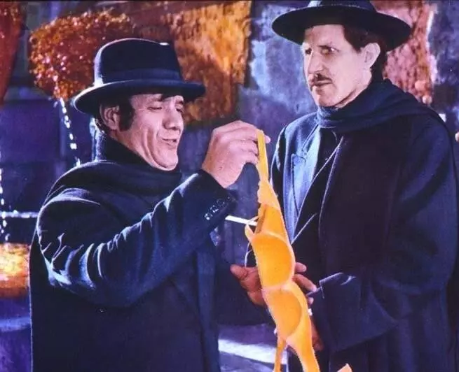 Кадр из Дон Франко и Дон Чиччо в году споров (1970) Кадр из Дон Франко и Дон Чиччо в году споров (1970)
