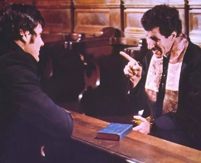 Кадр из Дон Франко и Дон Чиччо в году споров (1970) Кадр из Дон Франко и Дон Чиччо в году споров (1970)