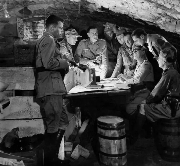 Кадр из Пять гробниц по пути в Каир (1943) Кадр из Пять гробниц по пути в Каир (1943)