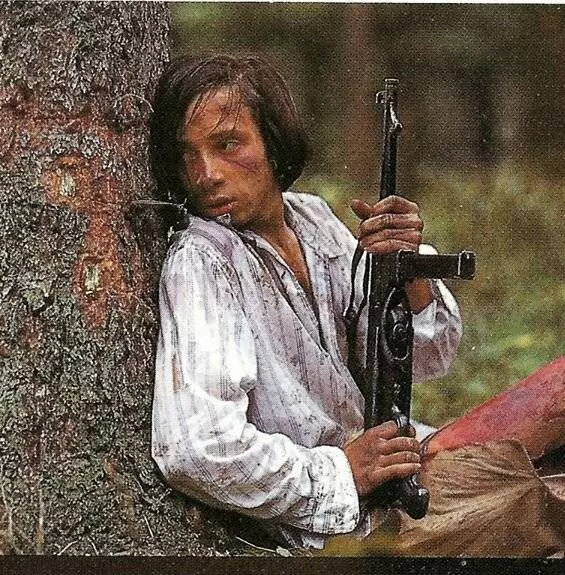 Кадр из Красная вишня (1995) Кадр из Красная вишня (1995)