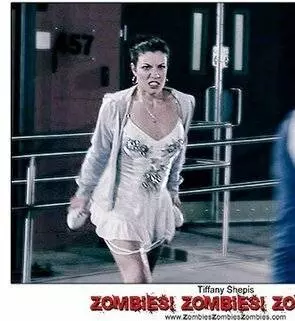 Кадр из Зомби! Зомби! Зомби! (2008) Кадр из Зомби! Зомби! Зомби! (2008)