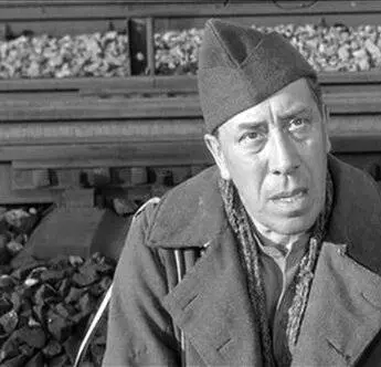 Кадр из Корова и солдат (1959) Кадр из Корова и солдат (1959)