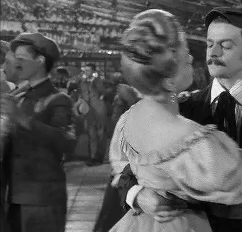 Кадр из Золотая каска (1952) Кадр из Золотая каска (1952)