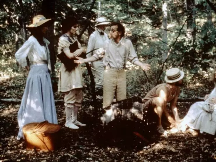 Кадр из Сексуальная комедия в летнюю ночь (1982) Кадр из Сексуальная комедия в летнюю ночь (1982)