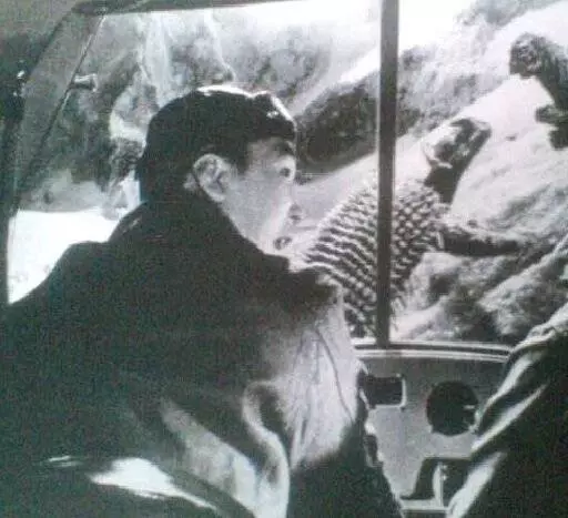 Кадр из Годзилла снова нападает (1955) Кадр из Годзилла снова нападает (1955)