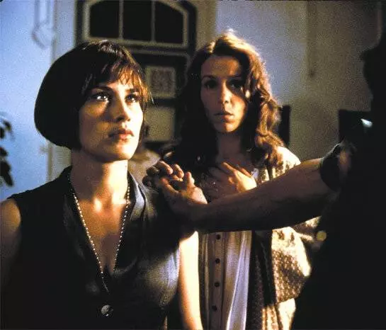 Кадр из За пределами Рангуна (1995) Кадр из За пределами Рангуна (1995)