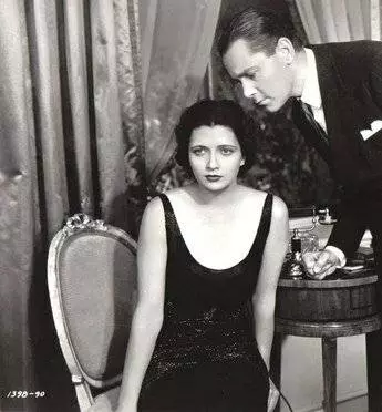 Кадр из Неприятности в раю (1932) Кадр из Неприятности в раю (1932)