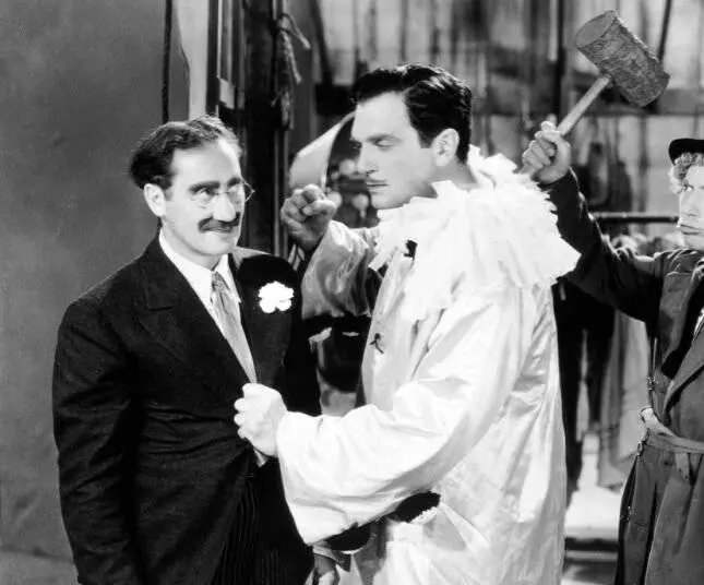 Кадр из Вечер в опере (1935) Кадр из Вечер в опере (1935)