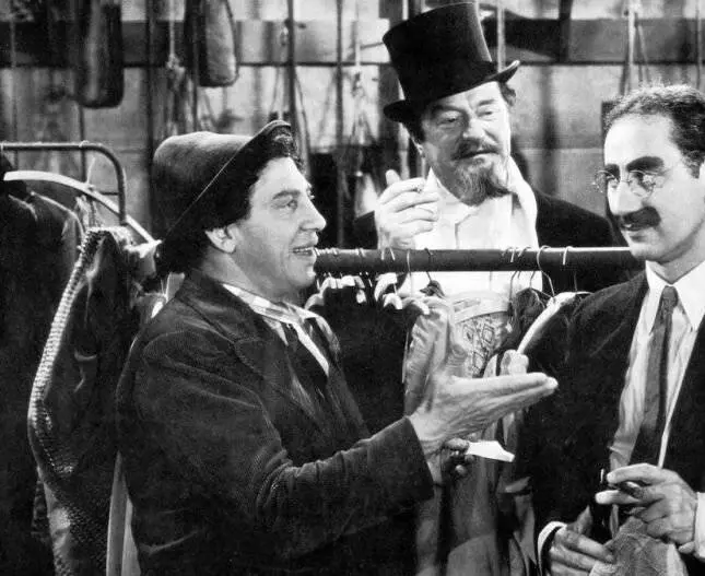 Кадр из Вечер в опере (1935) Кадр из Вечер в опере (1935)