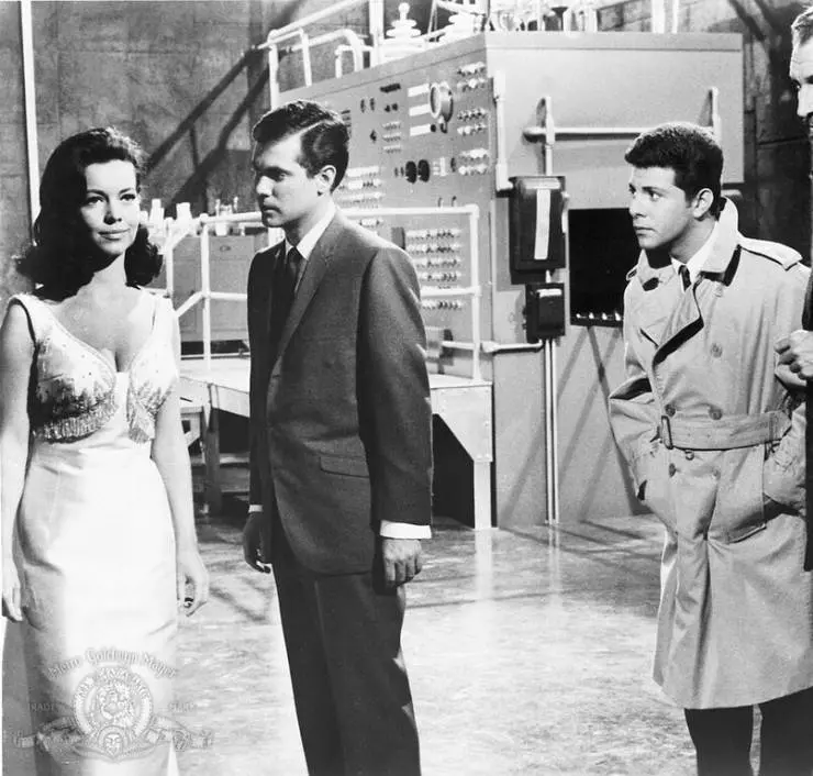 Кадр из Доктор Голдфут и бикини-машины (1965) Кадр из Доктор Голдфут и бикини-машины (1965)