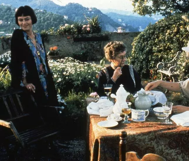 Кадр из Колдовской апрель (1991) Кадр из Колдовской апрель (1991)