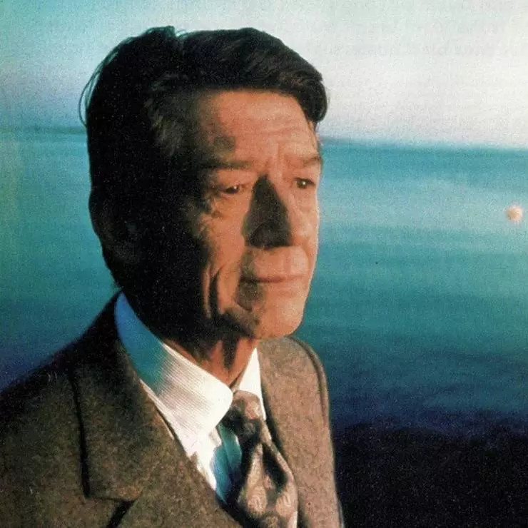Кадр из Любовь и смерть на Лонг-Айленде (1997) Кадр из Любовь и смерть на Лонг-Айленде (1997)