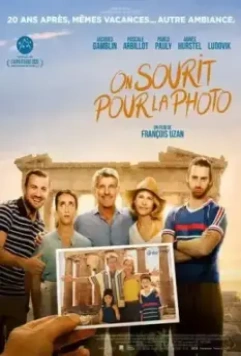 Улыбочку! Снимаю! / On sourit pour la photo (2022)
