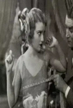 Кадр из Люби меня сегодня (1932) Кадр из Люби меня сегодня (1932)