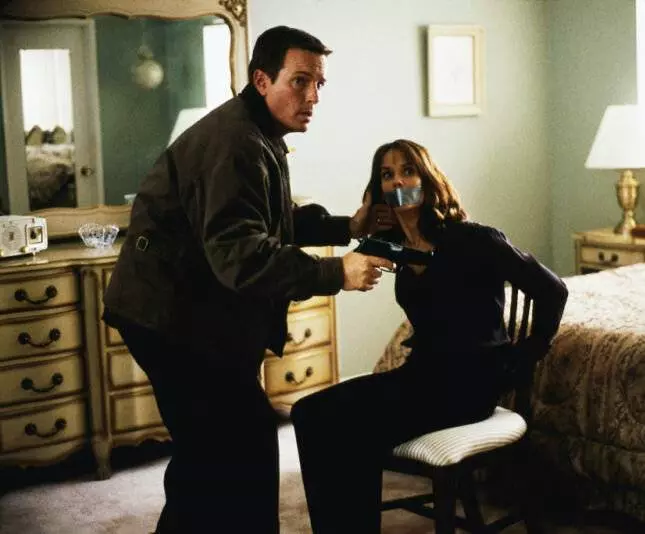 Кадр из Лицом к лицу с врагом (2001) Кадр из Лицом к лицу с врагом (2001)