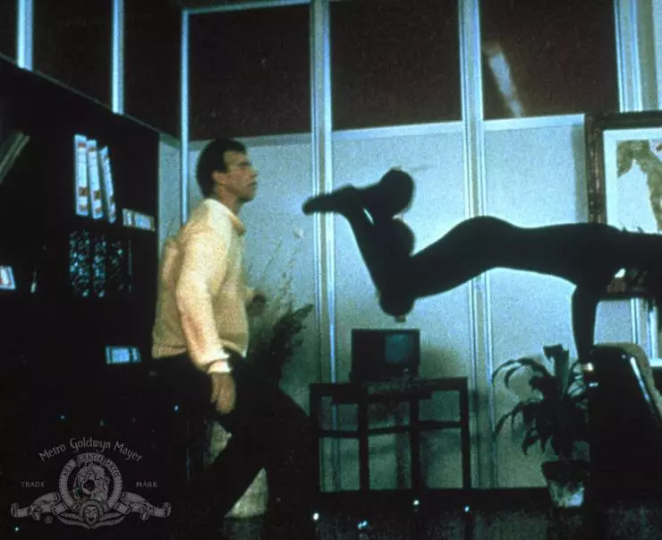 Кадр из Лови полицейского (1987) Кадр из Лови полицейского (1987)