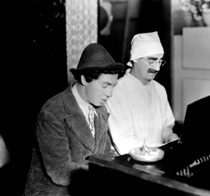 Кадр из Утиный суп (1933) Кадр из Утиный суп (1933)
