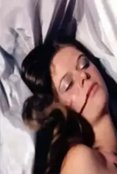 Кадр из На смертном одре: Постель-людоед (1977) Кадр из На смертном одре: Постель-людоед (1977)