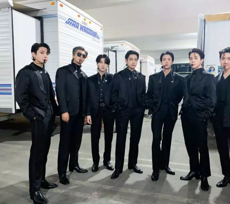 Кадр из Памятки BTS: За пределами звезды (2023) Кадр из Памятки BTS: За пределами звезды (2023)