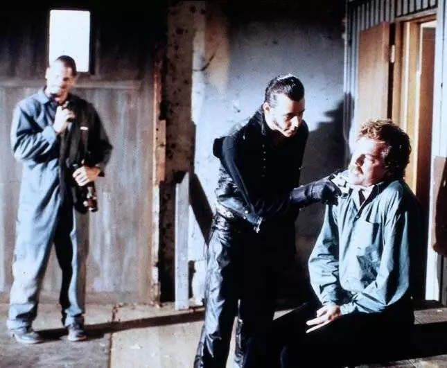 Кадр из Честь и слава (1992) Кадр из Честь и слава (1992)