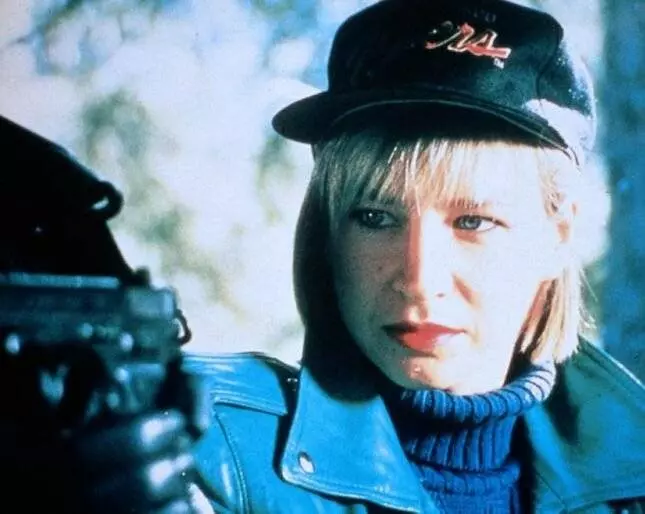 Кадр из Честь и слава (1992) Кадр из Честь и слава (1992)
