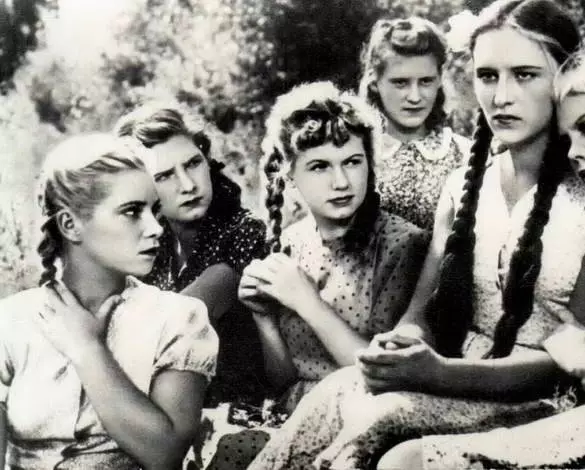 Кадр из Молодая гвардия (1948) Кадр из Молодая гвардия (1948)