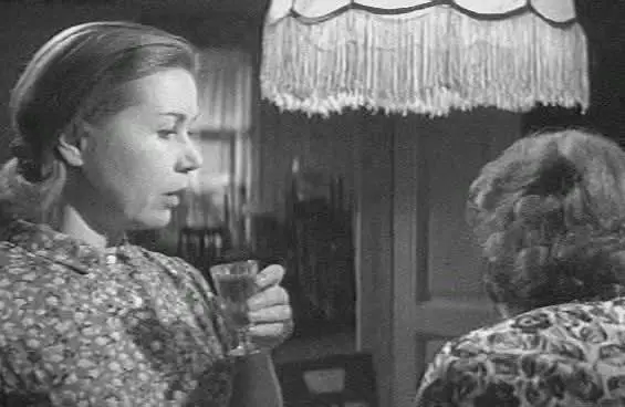 Кадр из Женщины (1965) Кадр из Женщины (1965)