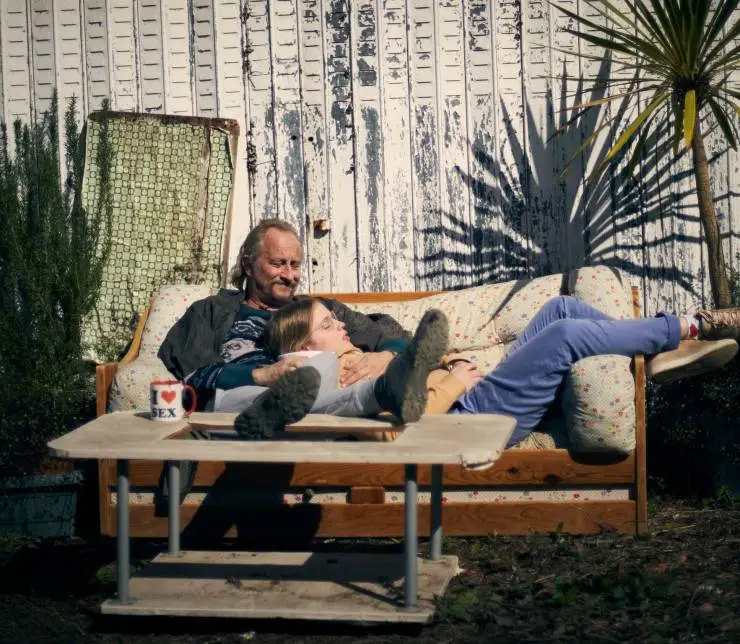 Кадр из Как быть нормальным? (2023) Кадр из Как быть нормальным? (2023)