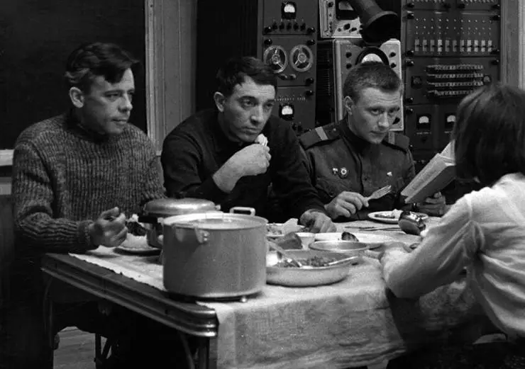 Кадр из Таинственная стена (1967) Кадр из Таинственная стена (1967)