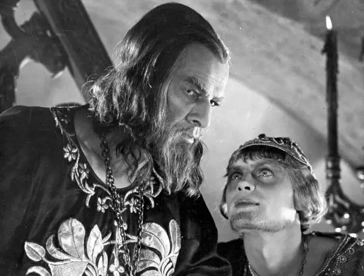 Кадр из Иван Грозный (1944) Кадр из Иван Грозный (1944)