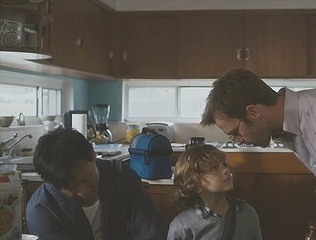 Кадр из В семье (2011) Кадр из В семье (2011)