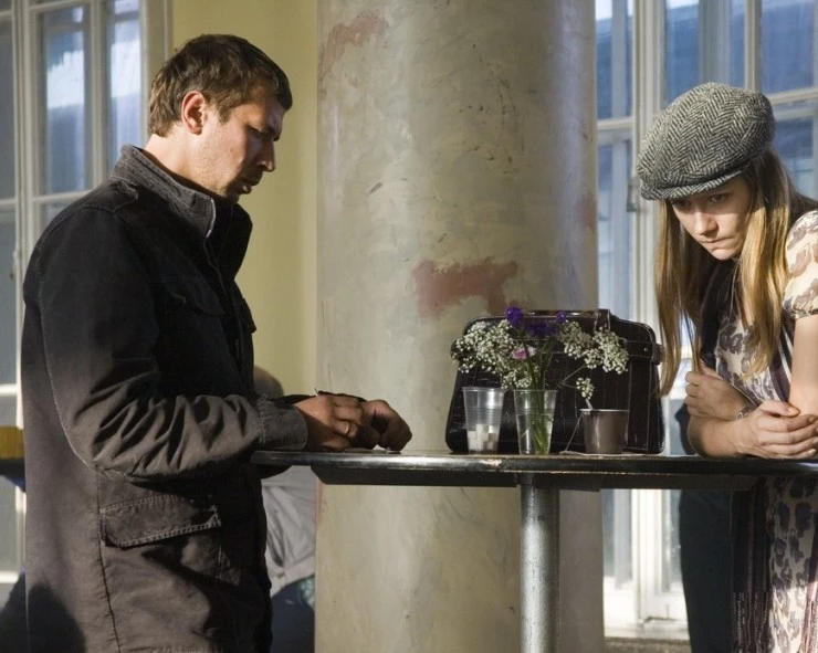 Кадр из Качели (2008) Кадр из Качели (2008)