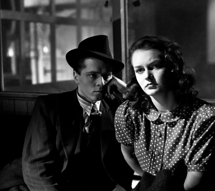 Кадр из Брайтонский леденец (1948) Кадр из Брайтонский леденец (1948)