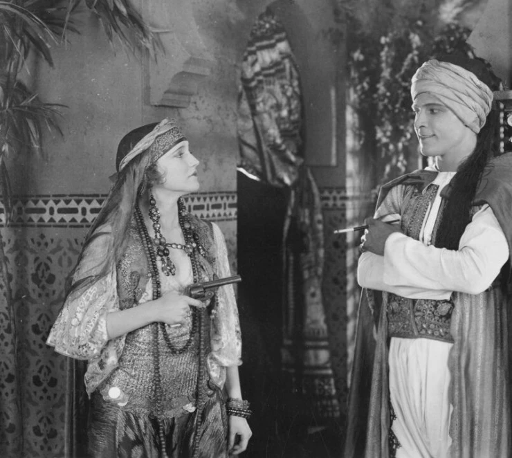 Кадр из Шейх (1921) Кадр из Шейх (1921)