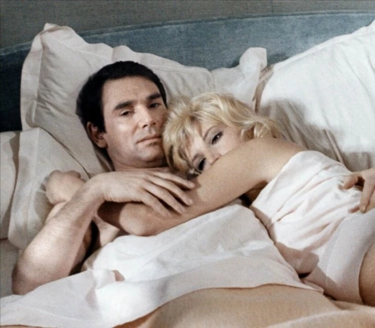 Кадр из Алая женщина (1969) Кадр из Алая женщина (1969)