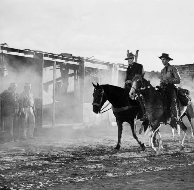 Кадр из Вне закона (1943) Кадр из Вне закона (1943)