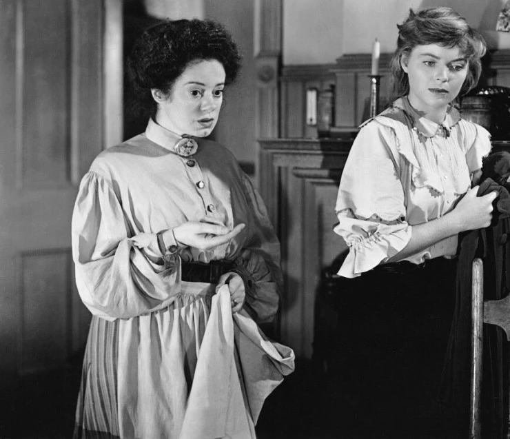 Кадр из Винтовая лестница (1946) Кадр из Винтовая лестница (1946)